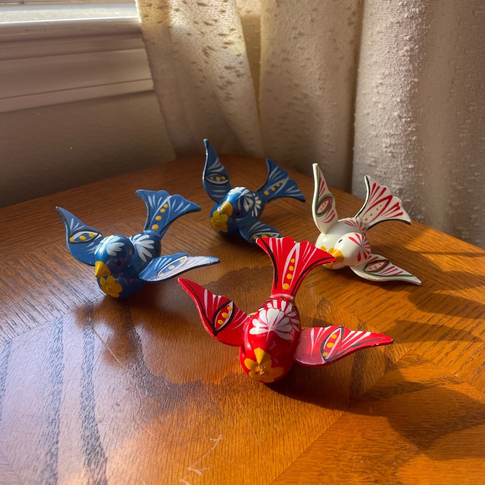 Vintage Hand Painted Wood Bird Ornaments 4 Set Red White Blue Wolin Christmas